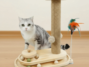 Poste Rascador En Madera Con Pelotas Móviles