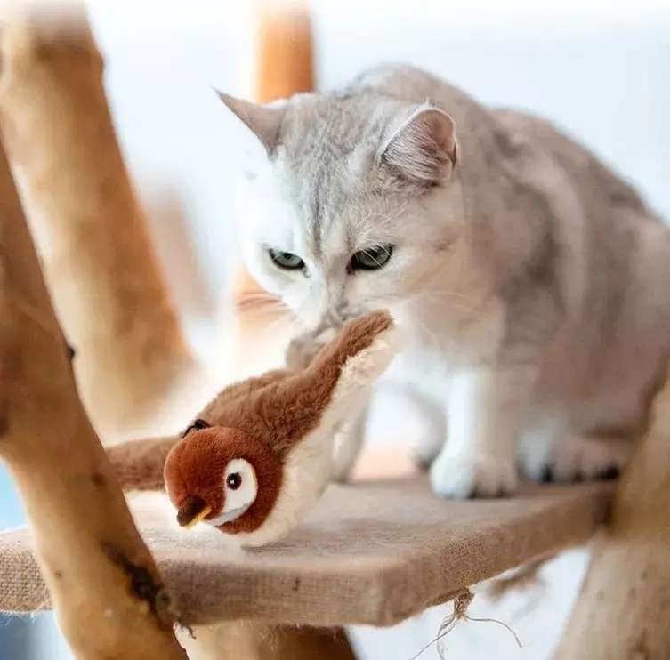 Pájaro Interactivo para Gatos con Movimiento y Sonido - Imagen 2